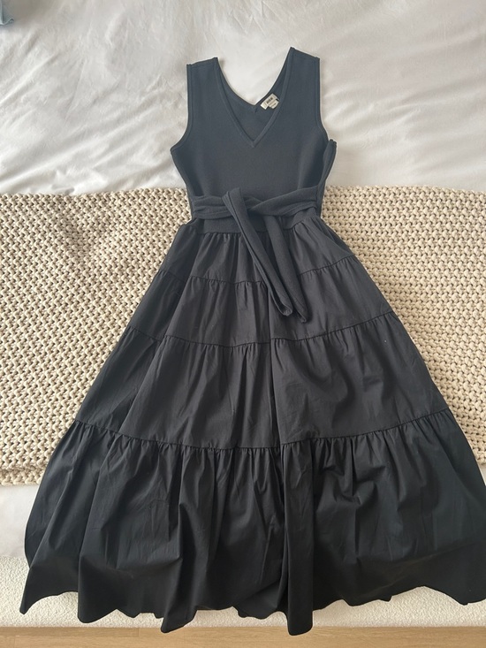 Jason Wu Dresses & Skirts - Sleeveless Black Tiered V‑Neck Dress with Waist Tie
